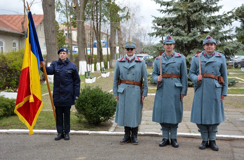 Îmbrăcați în haine de sărbătoare, jandarmii botoșăneni omagiat „Ziua Jandarmeriei Române” - FOTO