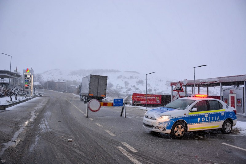 Filtre la toate ieșirile din municipiile și orașele din Botoșani. Circulație restricționată pentru toate categoriile de autovehicule - FOTO