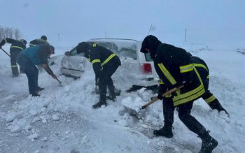 Autoritățile continuă intervențiile pentru scoaterea …