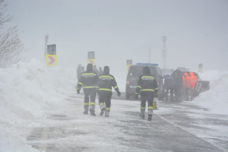 Update ora 23:00: Au fost redate circulației șapte tronsoane de drumuri naționale și 16 de drumuri județene