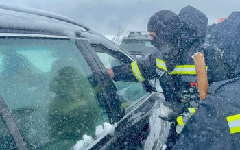 Șofer recalcitrant încătușat și dus …