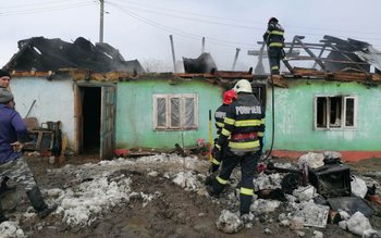 Anexa unei gospodării, distrusă de …