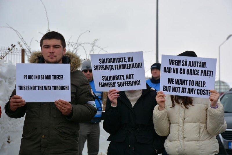Protest al fermierilor botoșăneni la Vama Stânca – Costești - FOTO