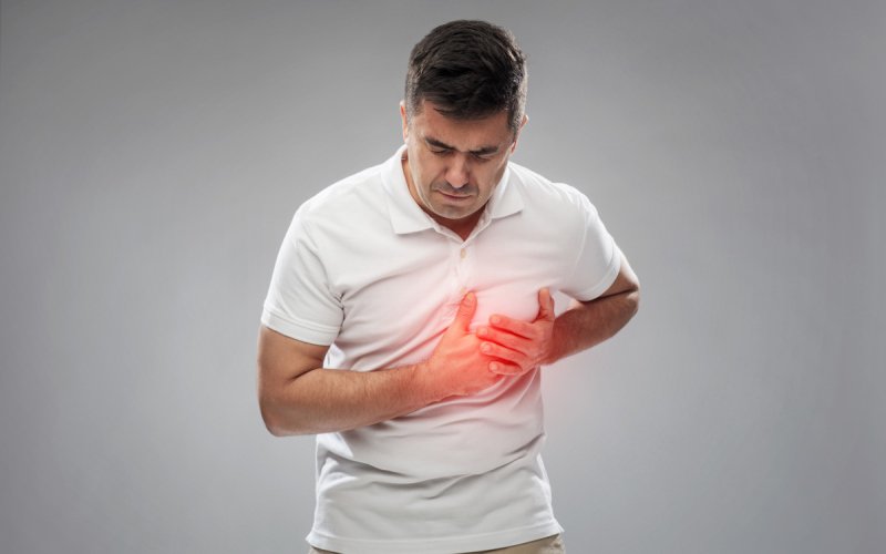 Ce poți să faci dacă ai un atac de cord și ești singur acasă