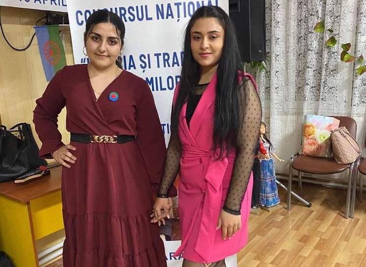 Două eleve botoșănene premiate la etapa națională a Concursului Național de istoria și tradițiile rromilor - FOTO