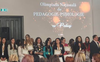 10 elevi din Botoșani au …