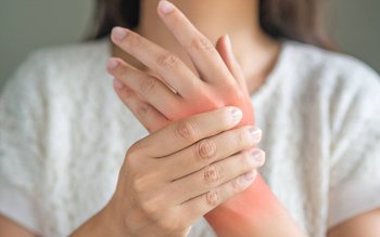 De ce dor articulaţiile? Cele …