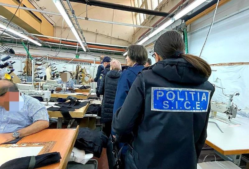 Acțiune a polițiștilor la sediul a două societăți comerciale din Botoșani - FOTO