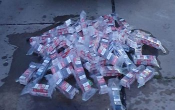 Autoturism „alimentat” cu ţigarete de …