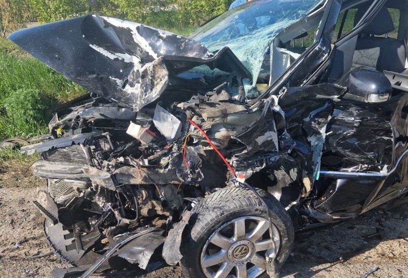 Grav accident pe drumul Botoșani - Dorohoi! Patru persoane au ajuns la spital după impactul a trei mașini - FOTO