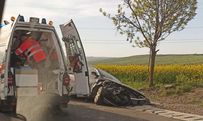 Două persoane ajunse la spital în urma unui accident produs în comuna Stăuceni - FOTO