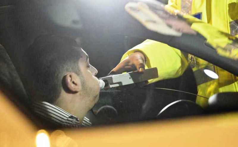 Botoșănean prins beat mangă la volan, deși avea permisul suspendat
