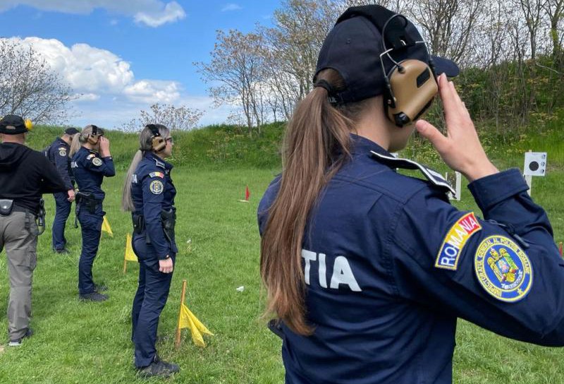 Pregătire profesională a noilor polițiști botoșăneni - FOTO