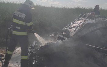 Un autoturism a ars în …