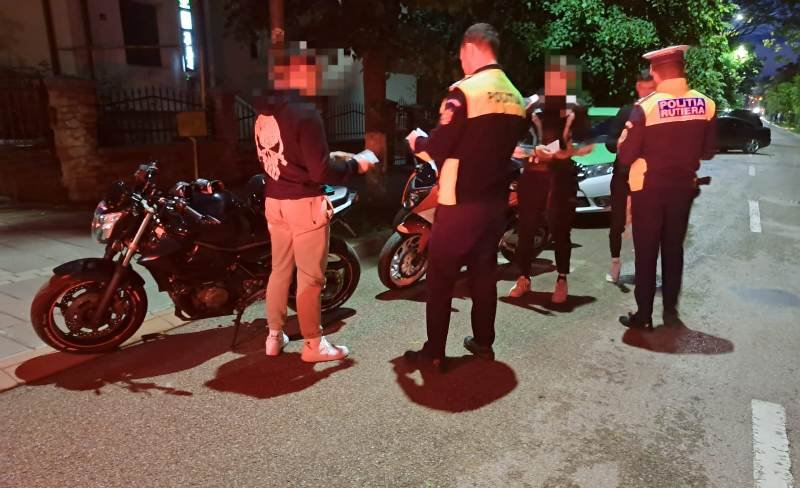 Sancțiuni aplicate conducătorilor de motociclete  în urma unei acțiuni a polițiștilor împreună cu reprezentanți R.A.R.