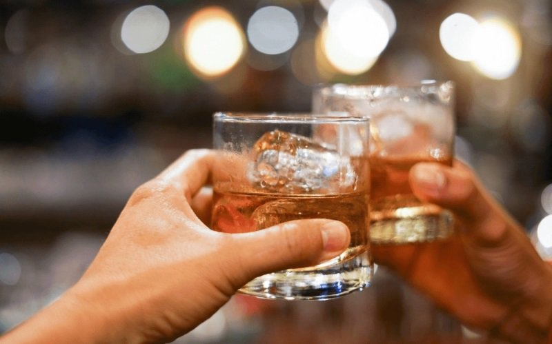 Cât timp rămâne alcoolul în corp. La câte ore după ce ai băut poate fi detectat în organism