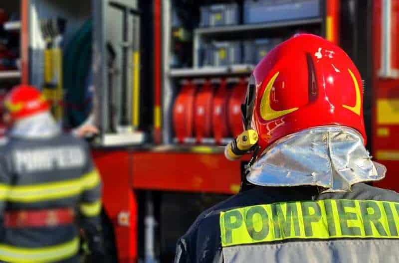 Tragic! Un bărbat a decedat după ce rulota în care locuia a fost cuprinsă de flăcări