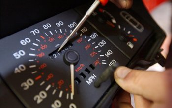 Modificarea kilometrajului unei mașini, interzisă …