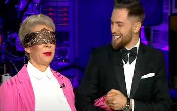 Teo Trandafir pusă să pipăie …