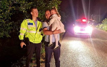 Andrei și Antonio, doi polițiști …