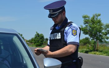 Inconștiență! S-au urcat la volan, …