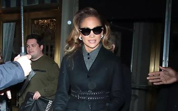 Apariție spectaculoasă la Hollywood! Jennifer …