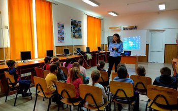 Poliţiştii botoşăneni alături de elevii …