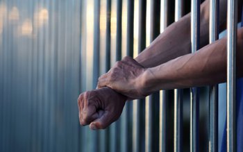 Ajuns după gratii după ce …