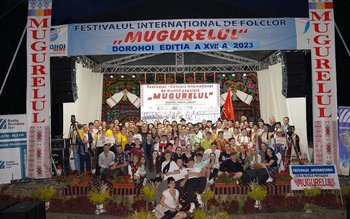 Regal folcloric oferit de ansambluri …