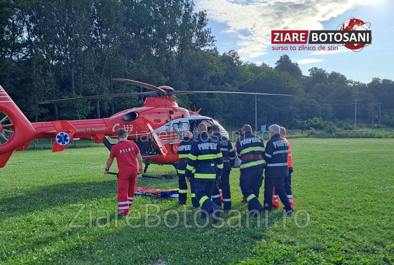 Bărbat preluat de elicopterul SMURD după ce a căzut dintr-un copac – FOTO