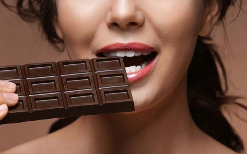 Ciocolata neagră îngrașă la fel ca oricare alt tip de ciocolată