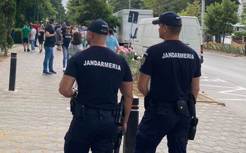 Bărbat prins că fuma „iarbă” …