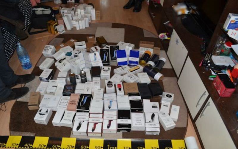 Parfumuri confiscate de polițiști în cadrul unei acțiuni în Piața Centrală