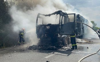 Camion încărcat cu baloți de …