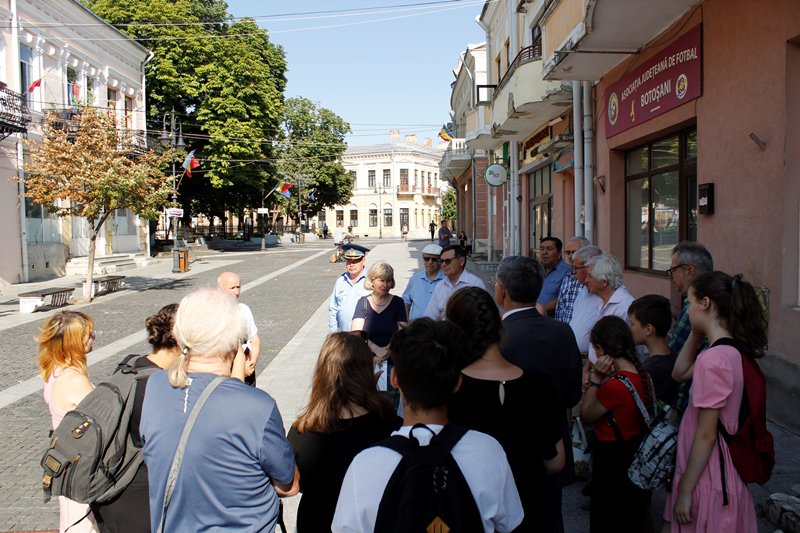 Eveniment cultural în Centrul Vechi. Dezvelirea unei plăcuțe omagiale pentru un mare fiu al orașului