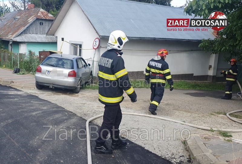 Pompierii au intervenit de urgență după ce o mașină a rupt o conductă de gaz din Dorohoi - FOTO