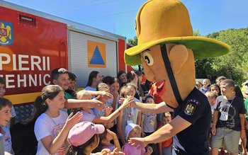 Pompierii botoșăneni alături de copiii …