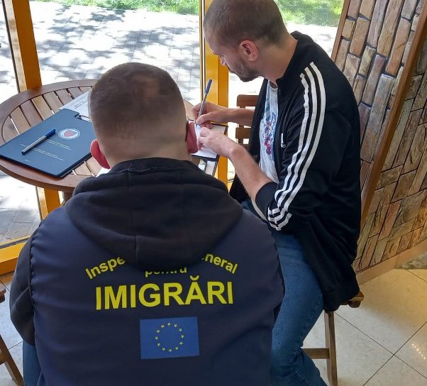 Polițiștii de imigrări continuă acțiunile pentru siguranța cetățenilor în sezonul estival