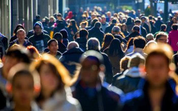 Anunț pentru cei născuți înainte …