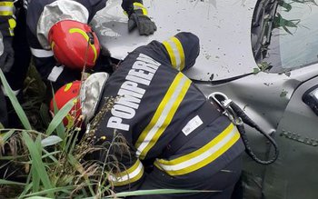 Două autoturisme implicate într-un accident …