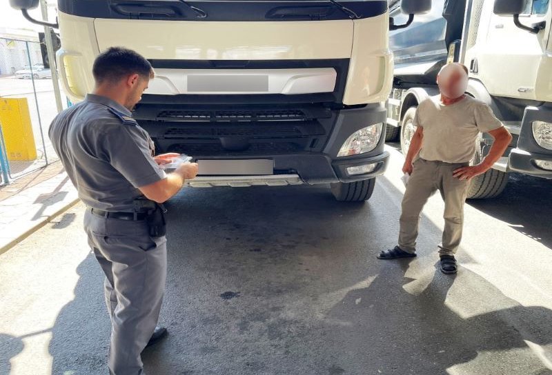 Cetățean surprins de polițiștii de frontieră din Dorohoi la volanul unui vehicul neînmatriculat şi fără permis