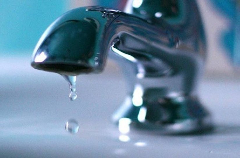 Nova ApaServ anunță întreruperea furnizării apei din cauza unei avarii în localitatea Cervicești. Vezi zonele afectate!
