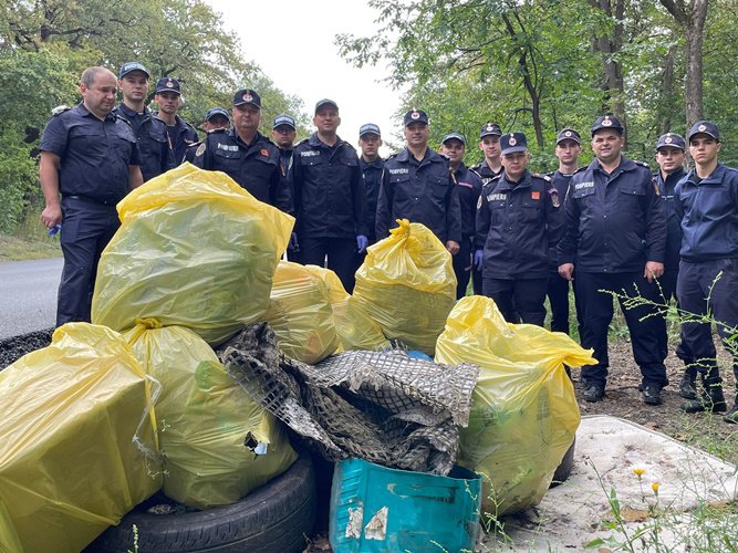 Și pompierii botoșăneni au participat la campania națională de ecologizare - FOTO