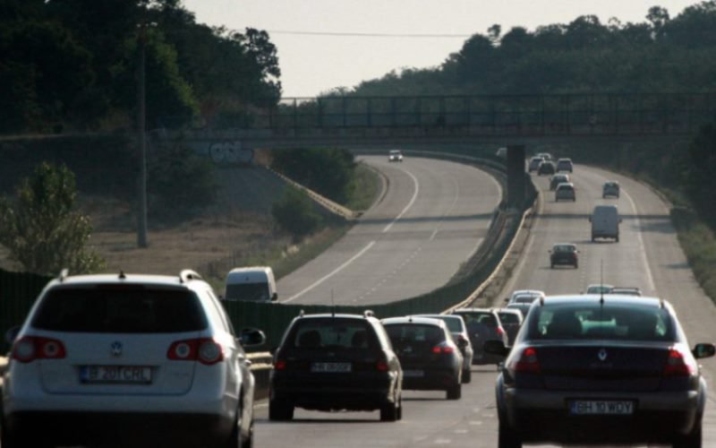Aproape 2 milioane de români nu vor mai putea ieși cu mașina din țară, din decembrie