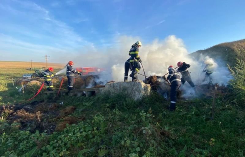 Aproximativ 30 de tone de furaje distruse în această dimineață în urma unui incendiu - FOTO