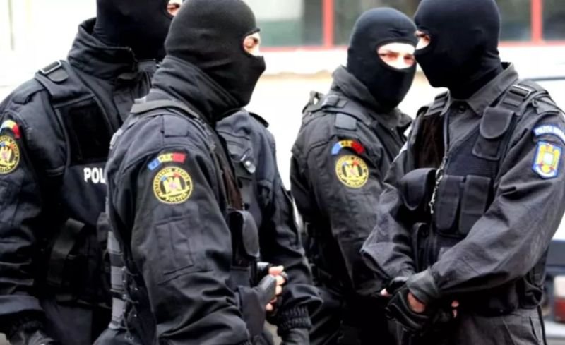 Descinderi DIICOT în Botoșani pentru destructurarea unei grupări care vindea jeleuri cu droguri și dispozitive de vapat