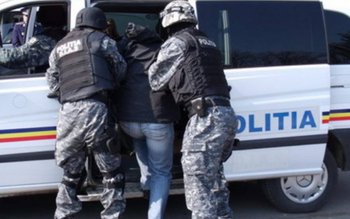 Două persoane reținute de polițiști …