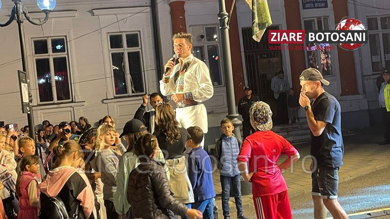 Vocea interpretului Grigore Gherman a atins sufletele publicului dorohoian la Zilele Municipiului Dorohoi 2023 - FOTO