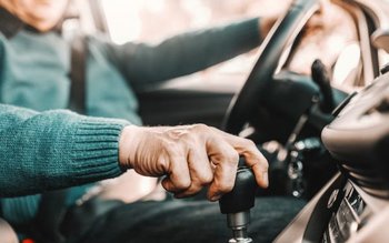 Un bunic de 70 de …