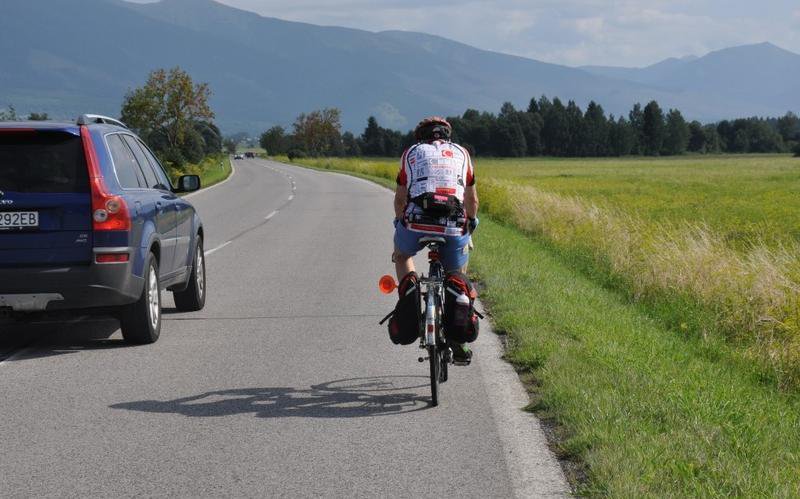 O nouă modificare în Codul Rutier. Cum vor putea fi depășiți bicicliștii în funcție de viteza cu care pot circula șoferii